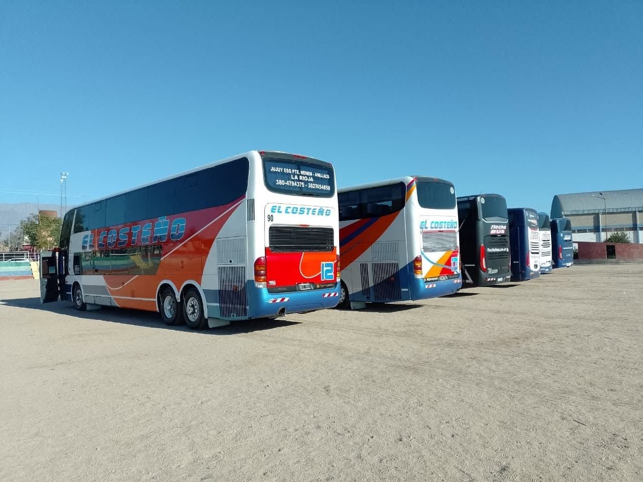 Unidades de El Costeño estacionadas